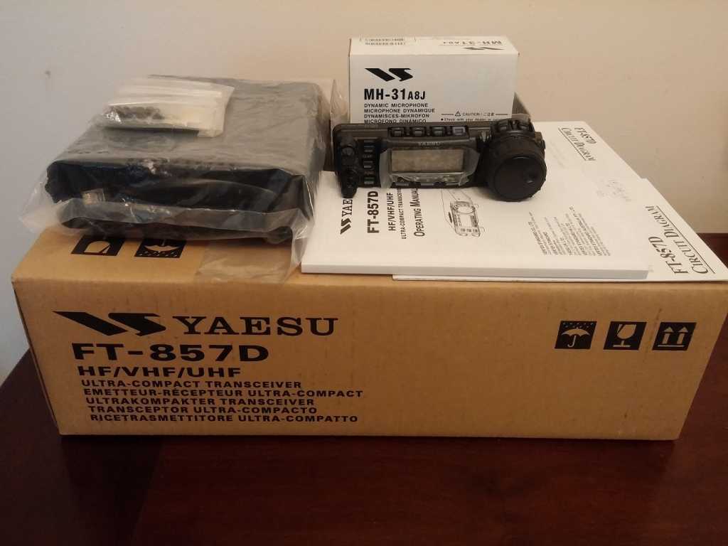 Rádio Multibanda Yaesu FT-857D — Foto 1