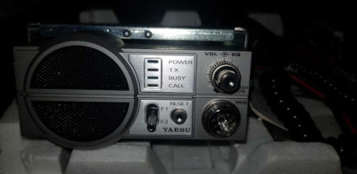 Rádio yaesu vhf/ fm — Miniatura 1