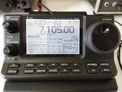 *** ICOM IC-7100 *** — Miniatura 1